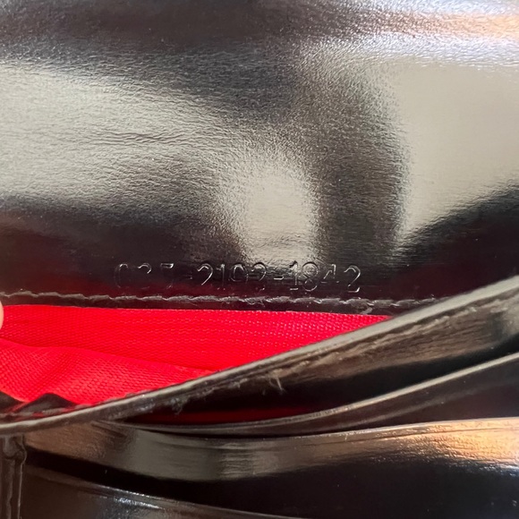 Gucci Leather Wallet with Kiss Lock - Picture 10 of 16